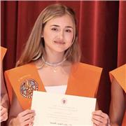 ¡Hola! Soy Anna, graduada economía por la Universidad Complutense de Madrid y ex becaria del Banco de España